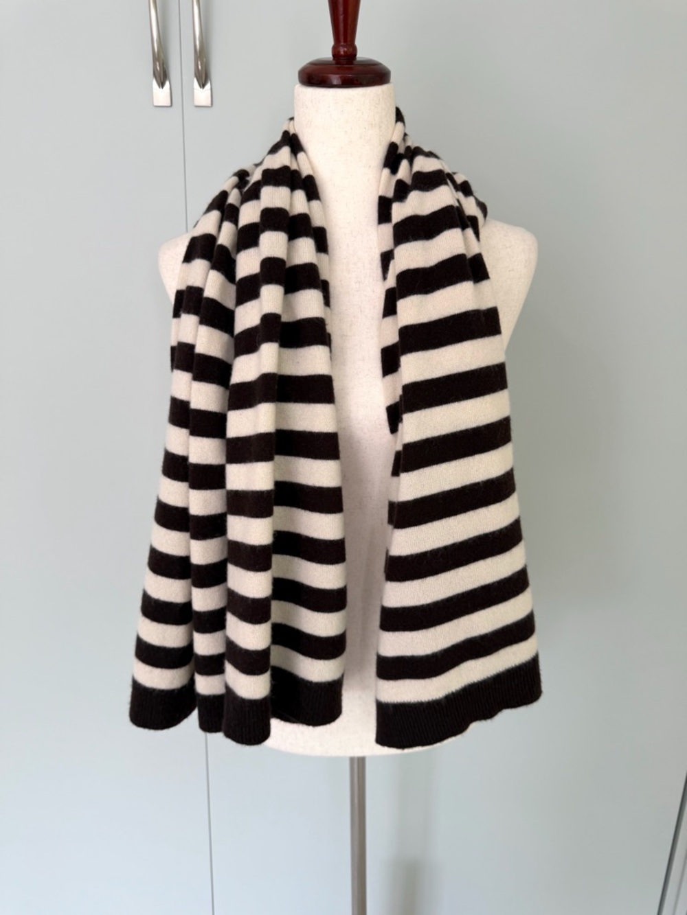HENRI BENDEL NEW YORK 100% Cashmere Brown Striped Scarf Wrap - Picture 2 of 6